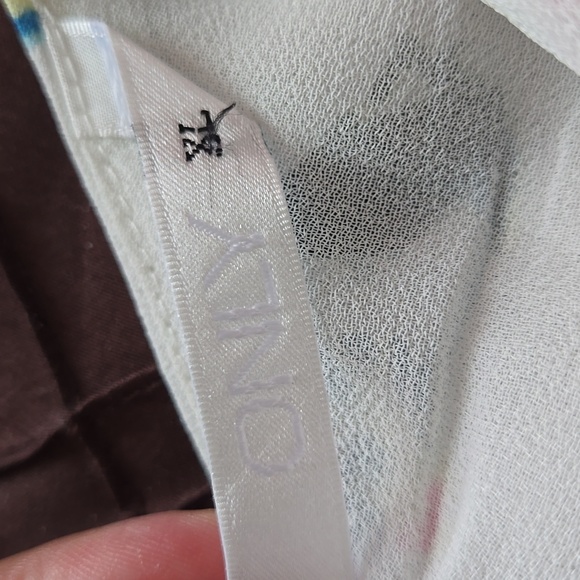 ONLY cream colored floral sleeveless blouse with lining. Women's XL - Picture 2 of 13